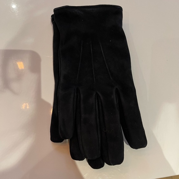 Brand new Holt Renfrew, lambswool and cashmere , black gloves - Picture 2 of 5